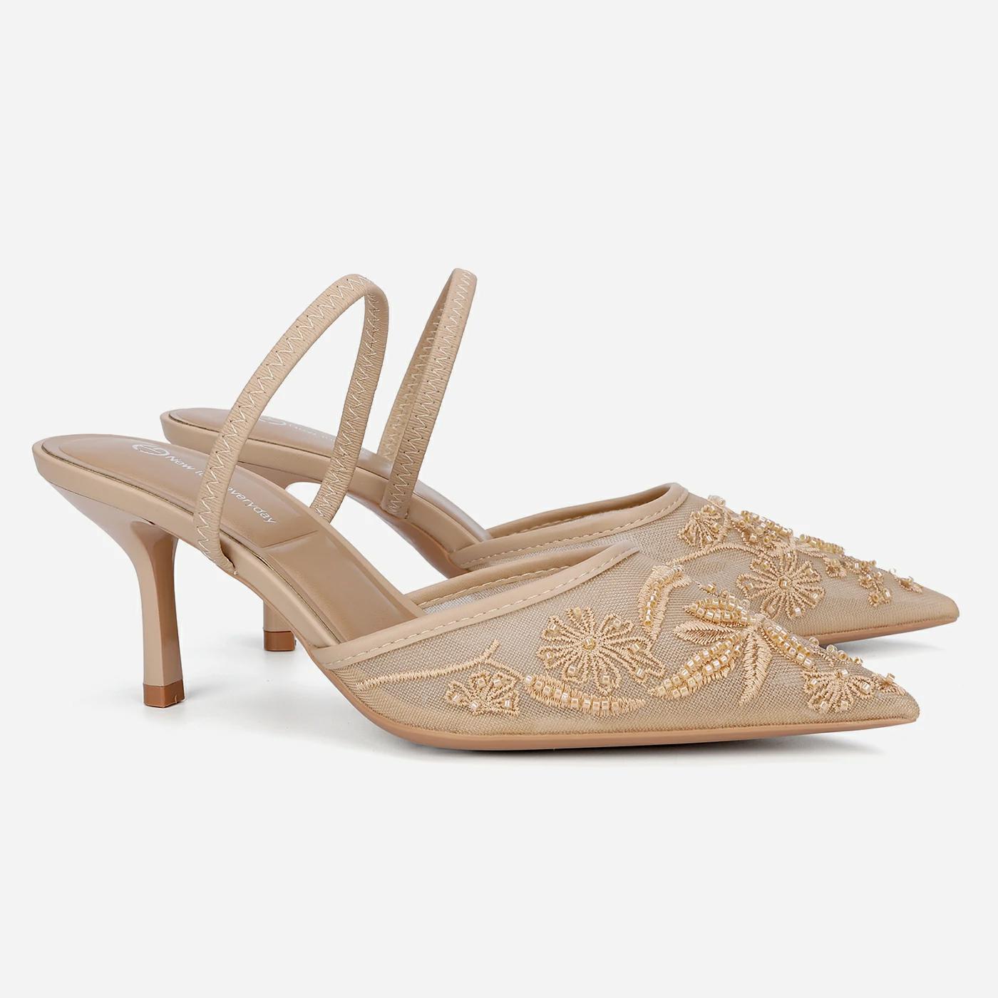 נעל עקב בז 38