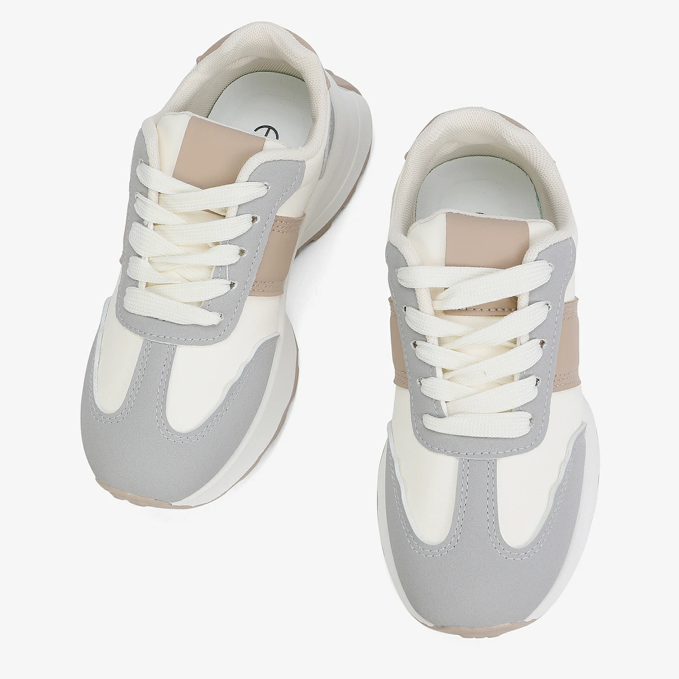 סניקרס/ספורט בז 31