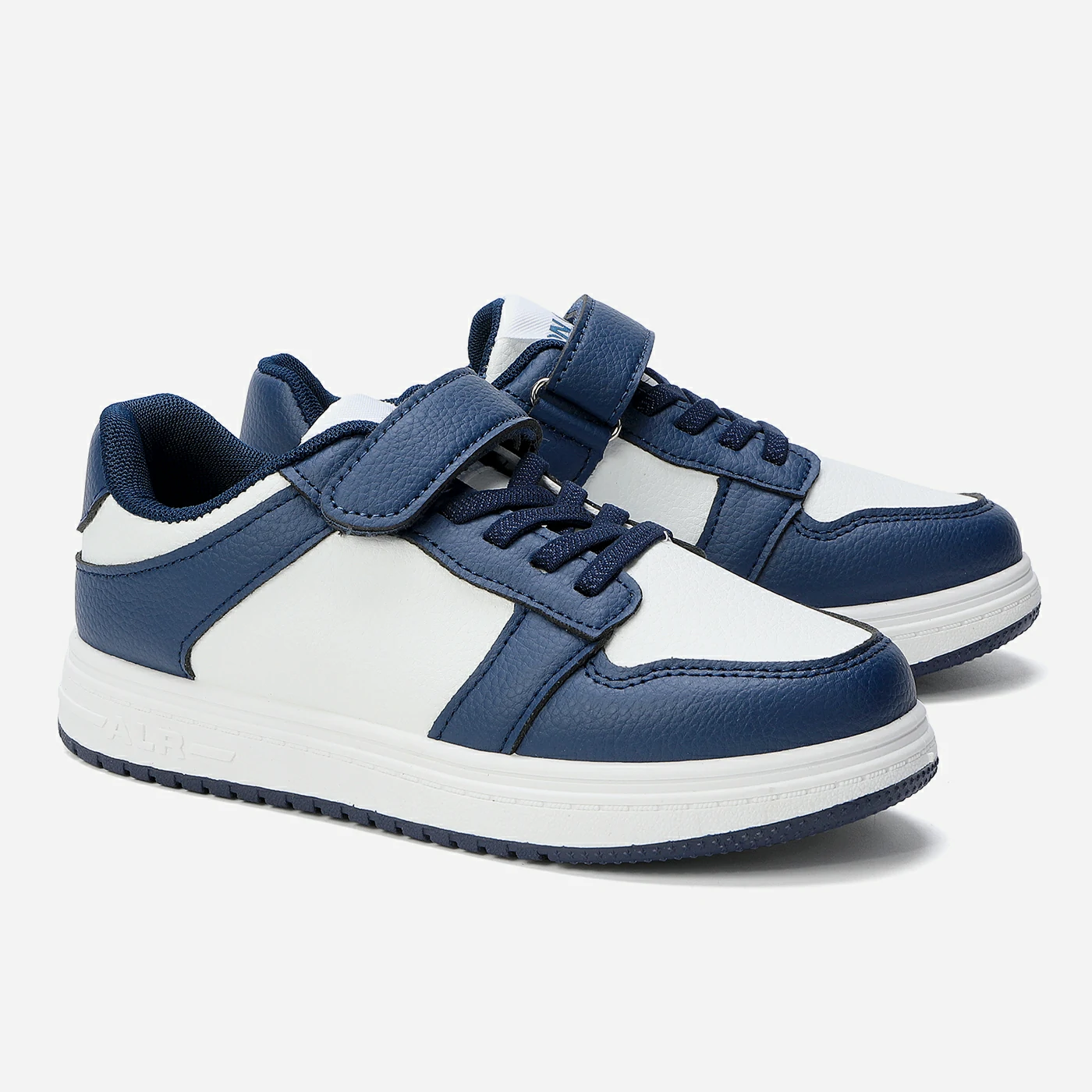 סניקרס/ספורט נייבי 30