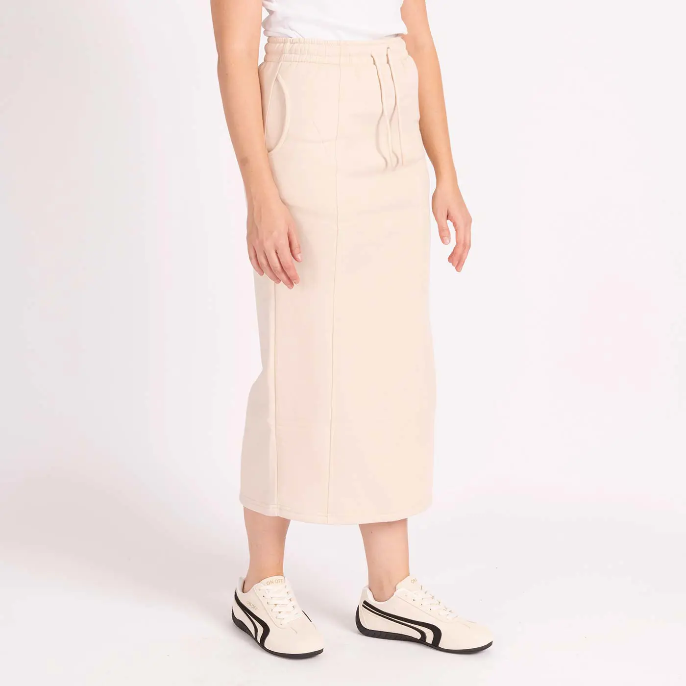 מכנסיים וחצאיות בז L