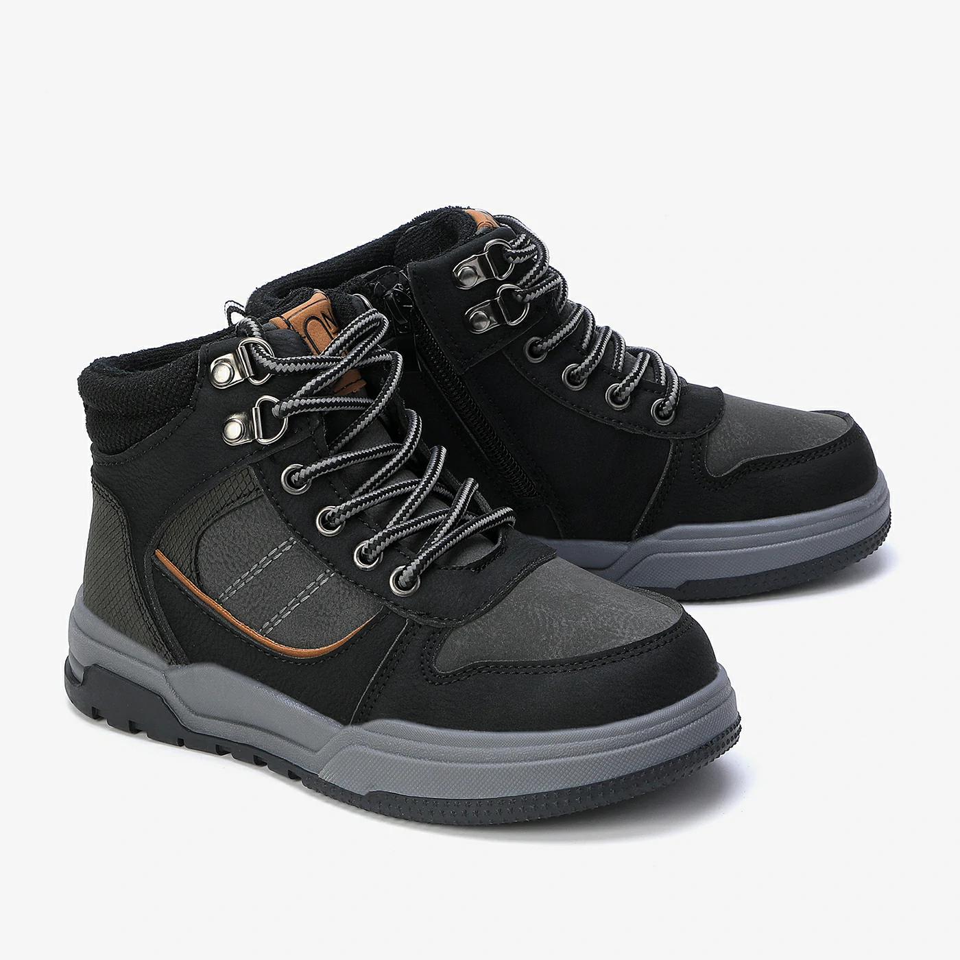 מגפון שחור 26