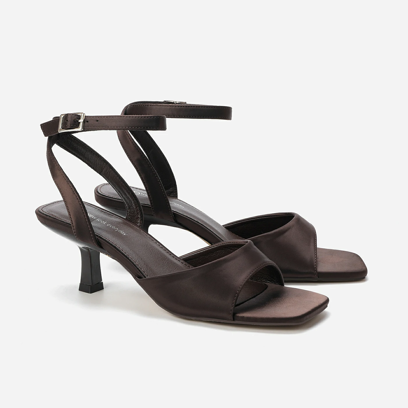 סנדל עקב חום 36